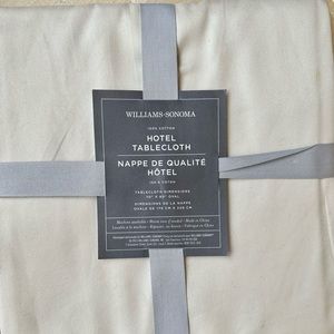 Williams Sonoma Hotel tablecloth new 70x90 oval